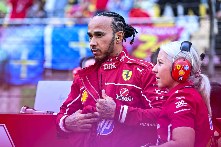 哈斯车队横扫红牛车队，汉密尔顿点燃赛场