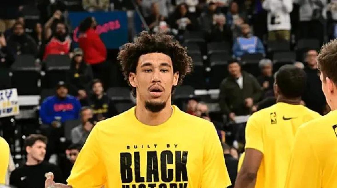 独行侠主场告捷，比横扫同城对手