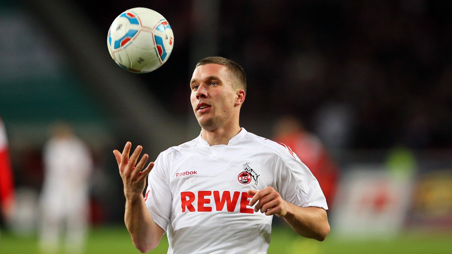 欧冠淘汰赛之夜,戈麦斯关键节点连续得分,谱写逆转传奇